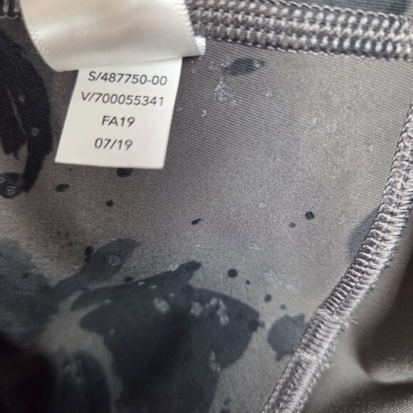 Athleta Ranier Reflective Tight Womens Large PowerLift Compression UPF Floral Bl - Picture 10 of 10